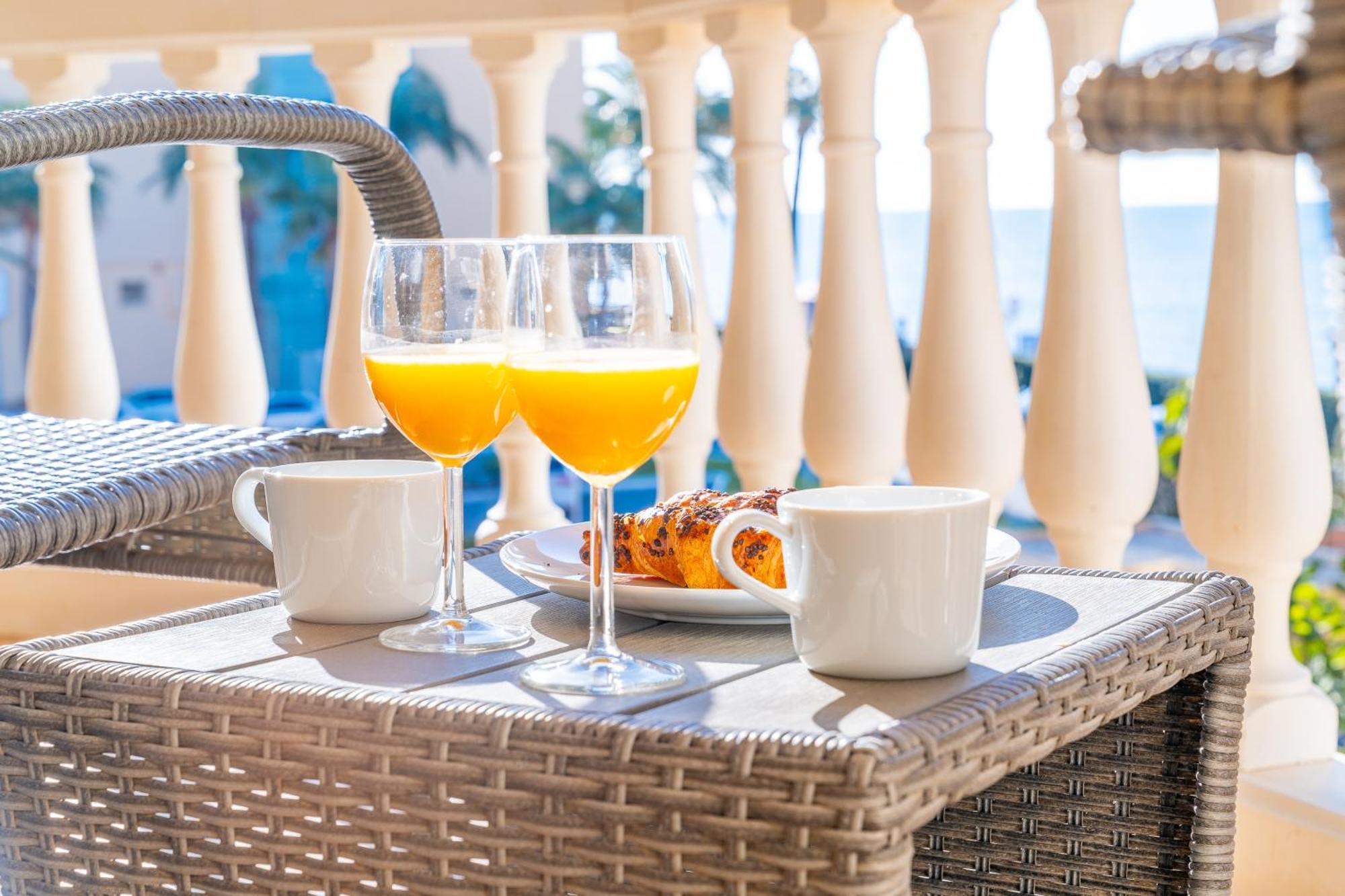 מאלגה Casa Playa Guadalmar, Beautiful Apartment In Front Of The Sea, Wifi, Ac, Smart Tv, Private Parking מראה חיצוני תמונה