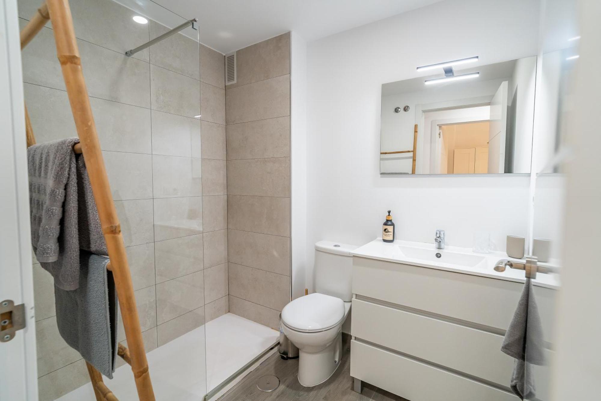 מאלגה Casa Playa Guadalmar, Beautiful Apartment In Front Of The Sea, Wifi, Ac, Smart Tv, Private Parking מראה חיצוני תמונה